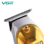 مناسب طراحی خط گردن و فرم دهی سبیل در خانه